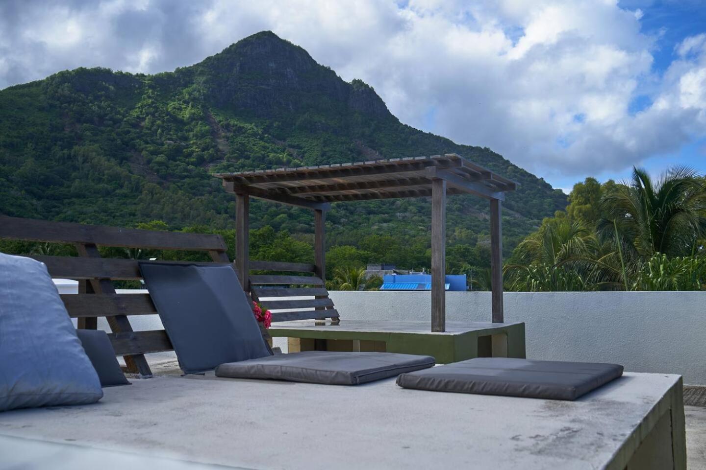 Loukaz -Entire Rental Units W Panoramic Rooftop Coteau Raffin Dış mekan fotoğraf